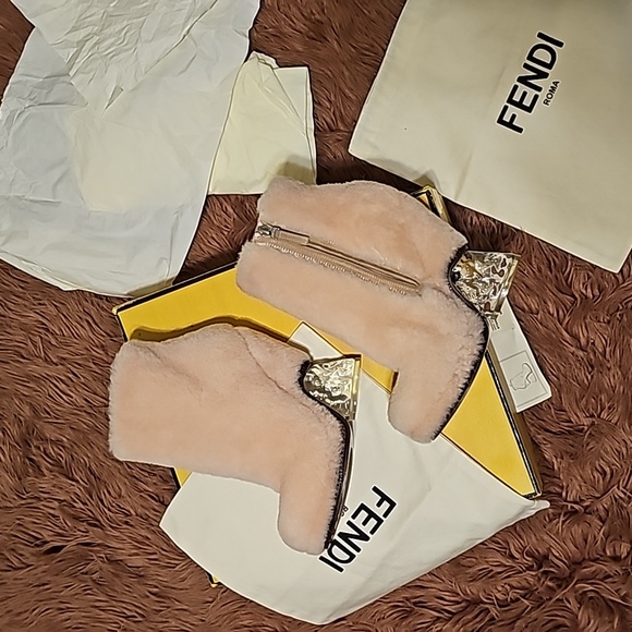 Fendi Yeti Ice Shearling Baby Pink Fuzzy Boots 🩷🎀🩷 - Picture 4 of 12